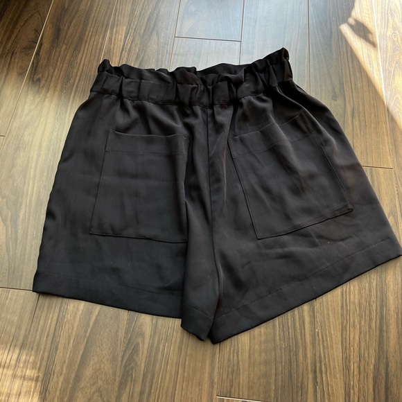 Aritzia Babaton Bello Short - Black - Size L - Picture 3 of 8